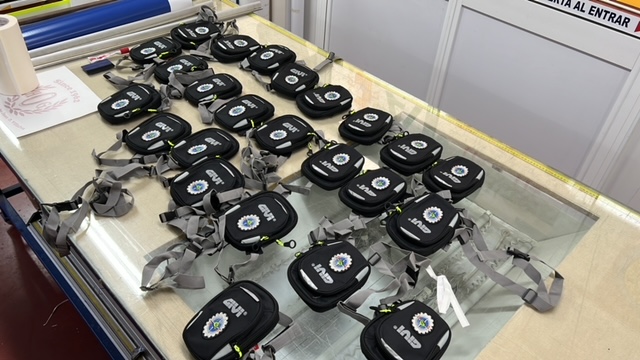 Bolso para pierna de motorista personalizado con escudo bordado. Para la Agrupaci&oacute;n Motorista Cota Cero en Sevilla.