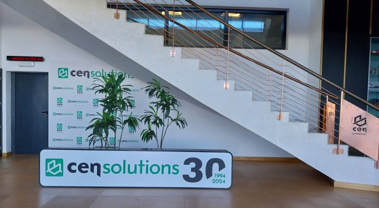 Caja luminosa corp&oacute;rea para Cuadros El&eacute;ctricos Nazarenos Cens Solutions en Dos Hermanas Sevilla.