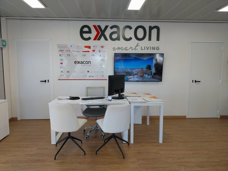 Caseta de ventas de Exxacon living mobiliarios en Entrenúcleos Dos Hermanas Sevilla.