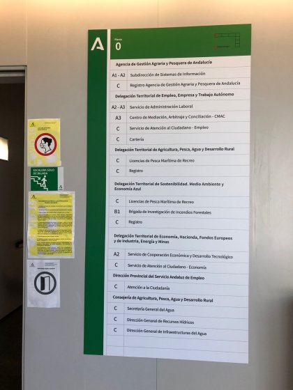 Fabricación y colocación de 18 Directorios homologados para la Consejería de gestión Agraria y Pesquera de Junta de Andalucía en Sevilla. 