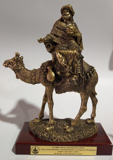 Figura trofeo de camello y Rey Mago en metal para el C&iacute;rculo Mercantil de Sevilla.