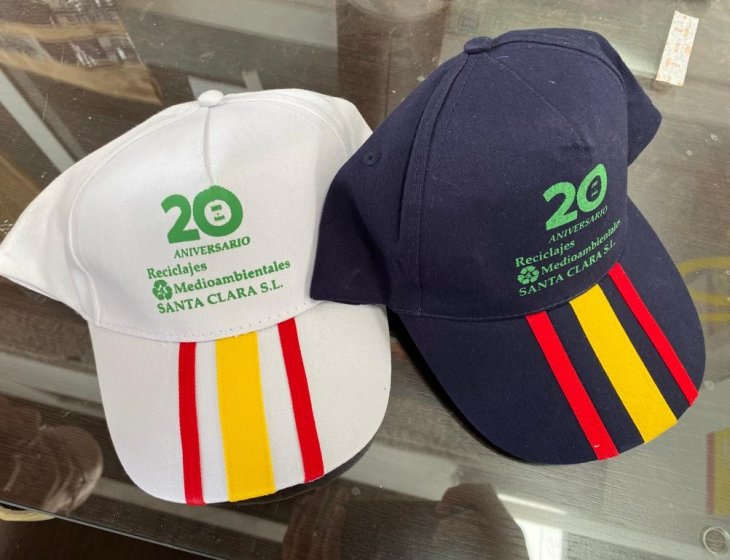 Gorras en grabado en tampografía para Reciclajes Santa Clara. Dos Hermanas Sevilla.