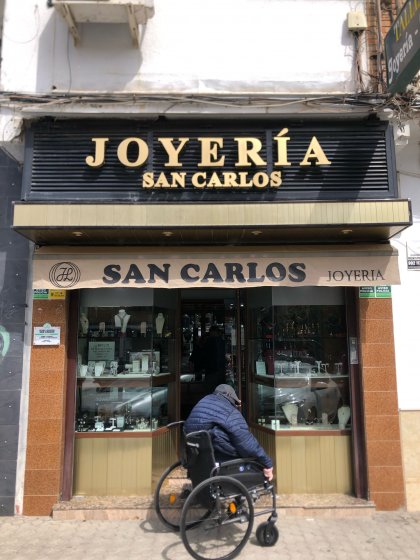 Letras corpóreas en aluminio lacado e iluminados con led, para Joyería San Carlos en Sevilla.
