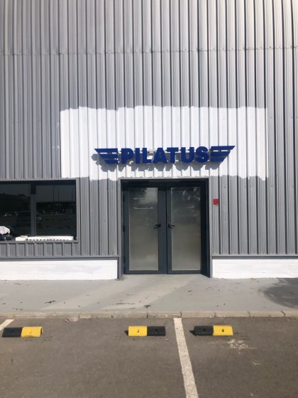 Letras corpóreas en aluminio lacado e iluminados con led, para Pilatus Sevilla. Trabajos para Spal Servicios Sevilla.