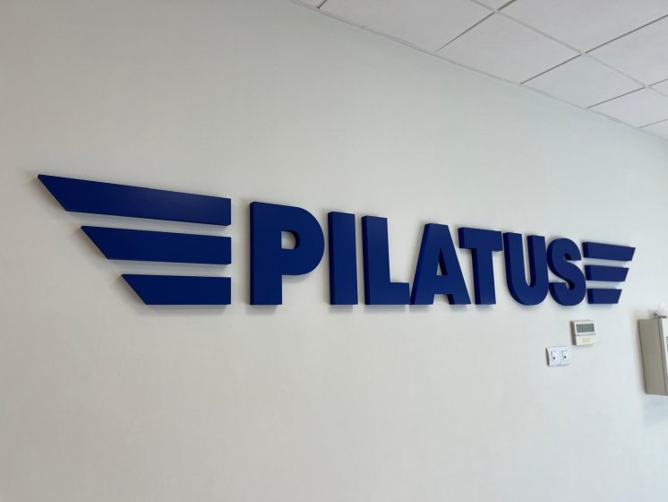 Letras corpóreas en aluminio lacado para Pilatus Sevilla. Trabajos para Spal Servicios Sevilla.