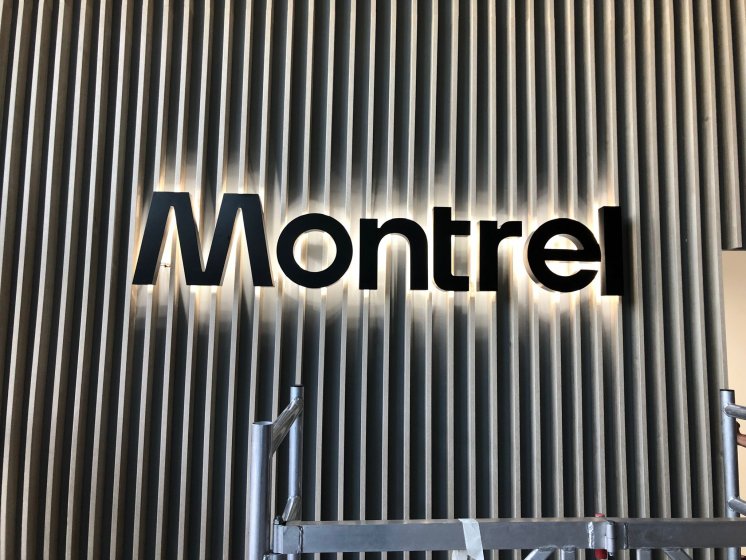 Letras corpóreas en aluminio lacado. Trabajo Montrel Dos Hermanas en Sevilla.