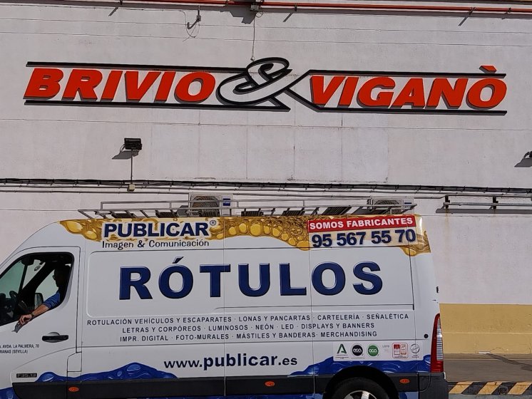 Letras corpóreas para Brivio & Vigaño en Sevilla.