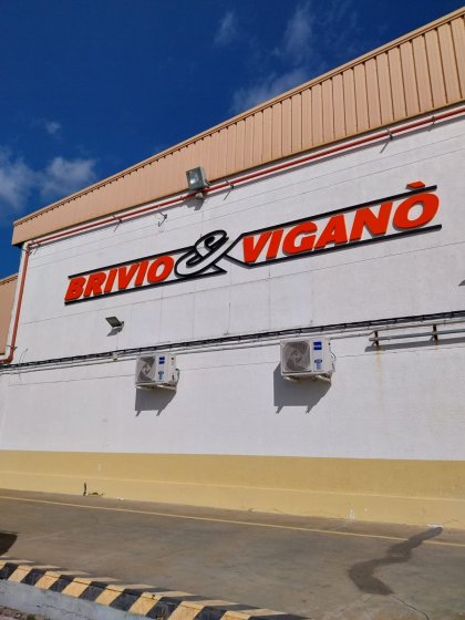 Letras corpóreas para Brivio & Vigaño en Sevilla.
