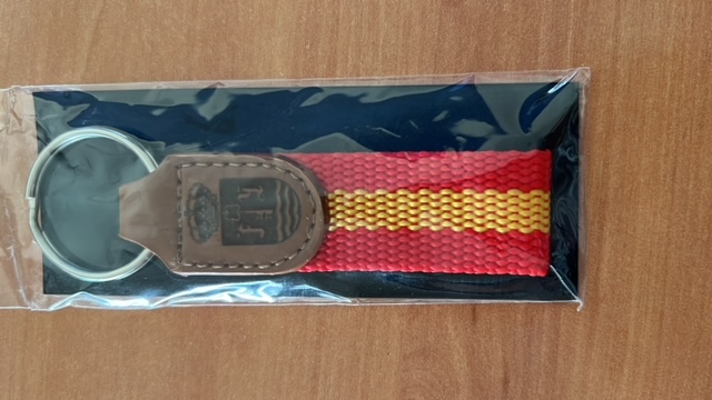 Llavero de Esapa&ntilde;a en tela y cuero, con escudo grabado a L&aacute;ser para la Futer en Sevilla.