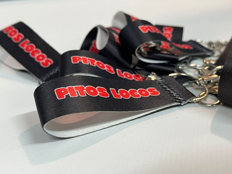 Llavero tela para Pitos Locos en Bellavista Sevilla.