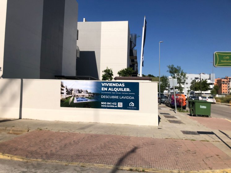 Lonas promoción inmobiliaria para Deacapital en Camas Sevilla.
