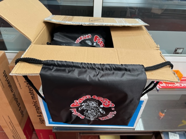 Mochila serigrafiada a dos colores para Motoclub Pitos Locos en Bellavista Sevilla.