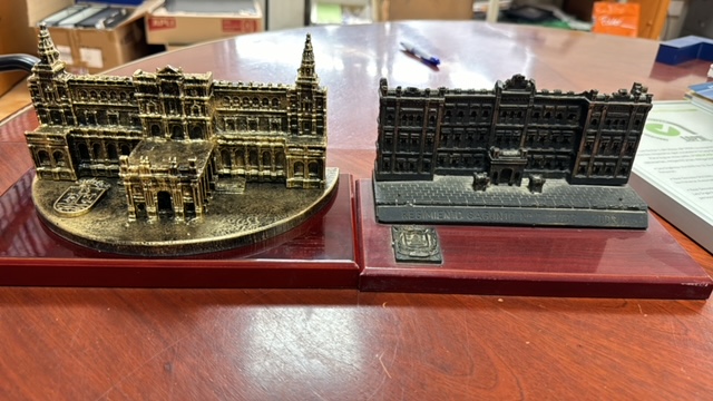 Nueva Capitan&iacute;a General de Sevilla Futer en resina.