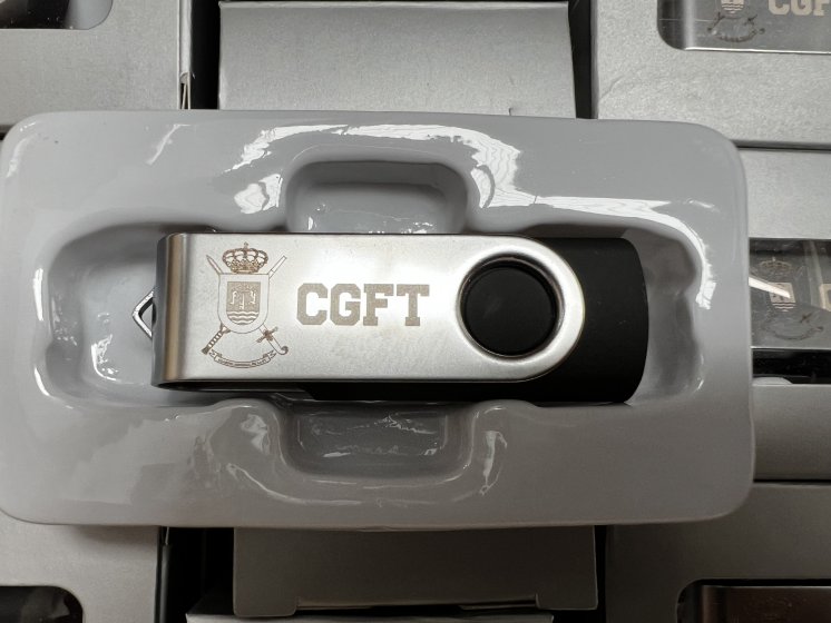 Pendrive de 32 GB grabado a l&aacute;ser para el Curatel General de la Fuerza Terrestre. Futer Sevilla.
