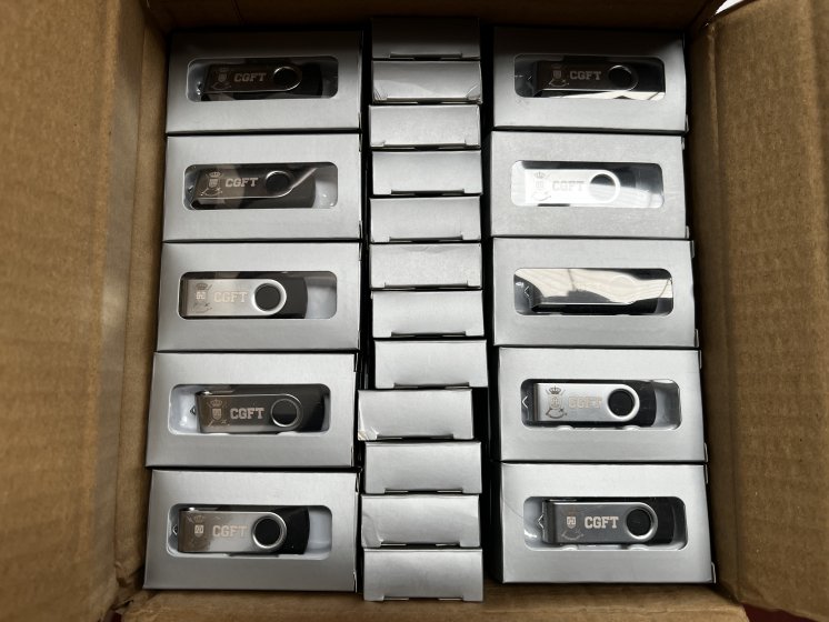 Pendrive de 32 GB grabado a l&aacute;ser para el Curatel General de la Fuerza Terrestre. Futer Sevilla.