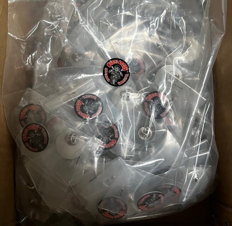 Pin en gota de resina para Motoclub Pitos Locos en Bellavista Sevilla.