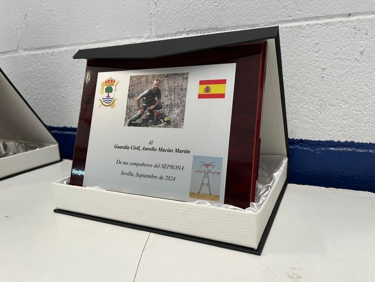 Placa conmemorativa para el Seprona de la Guardia Civil de Sevilla.