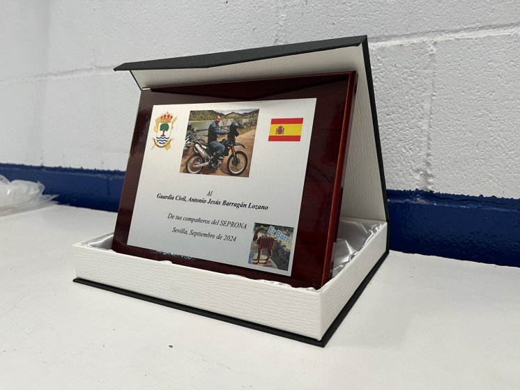 Placa conmemorativa para el Seprona de la Guardia Civil de Sevilla.