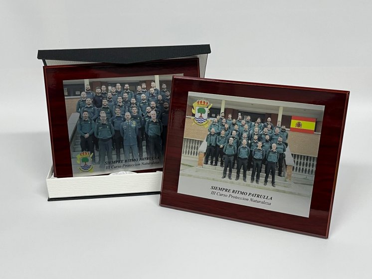 Placa conmemorativa para el Seprona de la Guardia Civil de Valdemoro - Madrid.