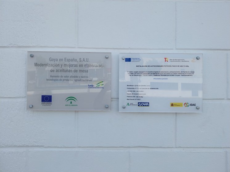 Placa fachada en metacrilato homologada Junta de Andalucía para Goya España en Sevilla.