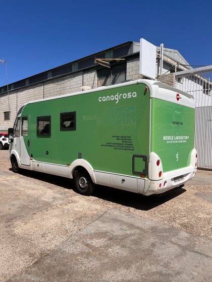 Rotulación de autocaravana en Sevilla.