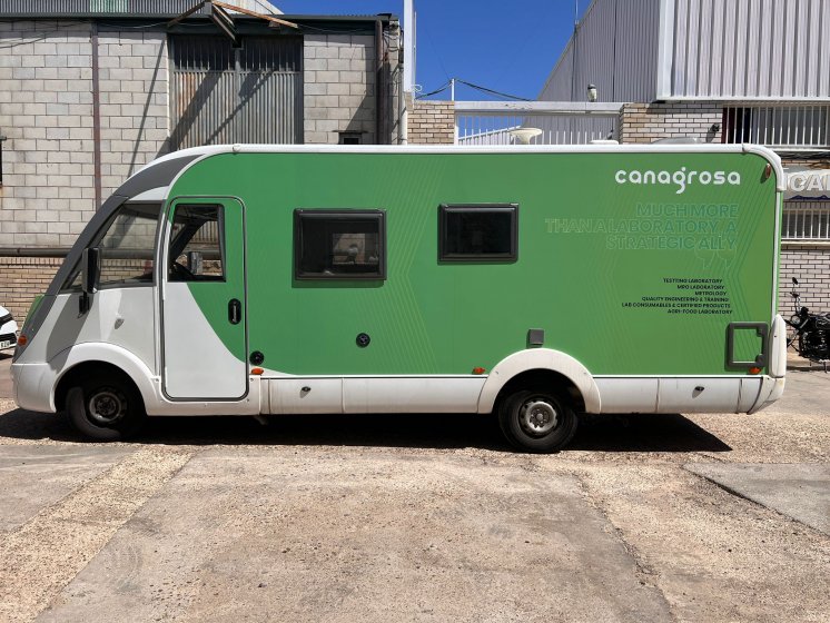 Rotulación de autocaravana en Sevilla.