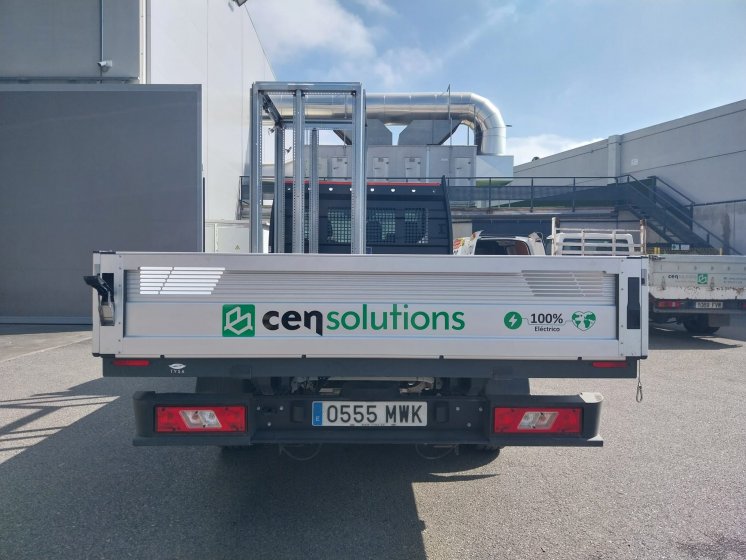 Rotulación de camión en vinilo de corte para Cen Solutions en Dos Hermanas Sevilla.