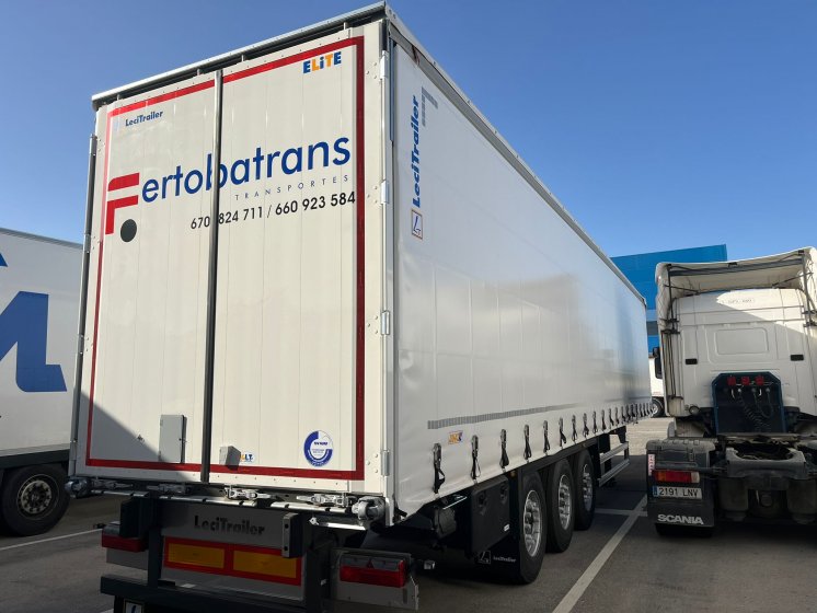 Rotulación de camión en vinilo de corte, para Fertobatrans Dos Hermanas Sevilla.
