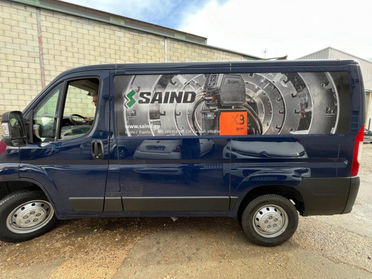 Rotulación de camión en vinilo impreso, laminado UV y recortado para Saind en Sevilla.