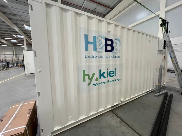 Rotulaci&oacute;n de contenedor mar&iacute;timo para H2B2 en Dos Hermanas Sevilla.