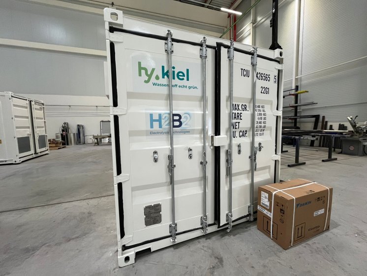 Rotulaci&oacute;n de contenedor mar&iacute;timo para H2B2 en Dos Hermanas Sevilla.