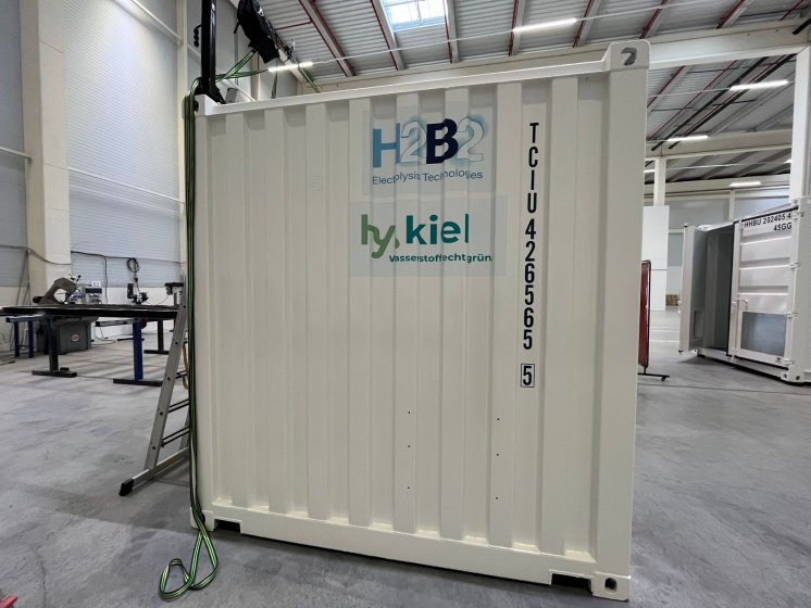 Rotulaci&oacute;n de contenedor mar&iacute;timo para H2B2 en Dos Hermanas Sevilla.