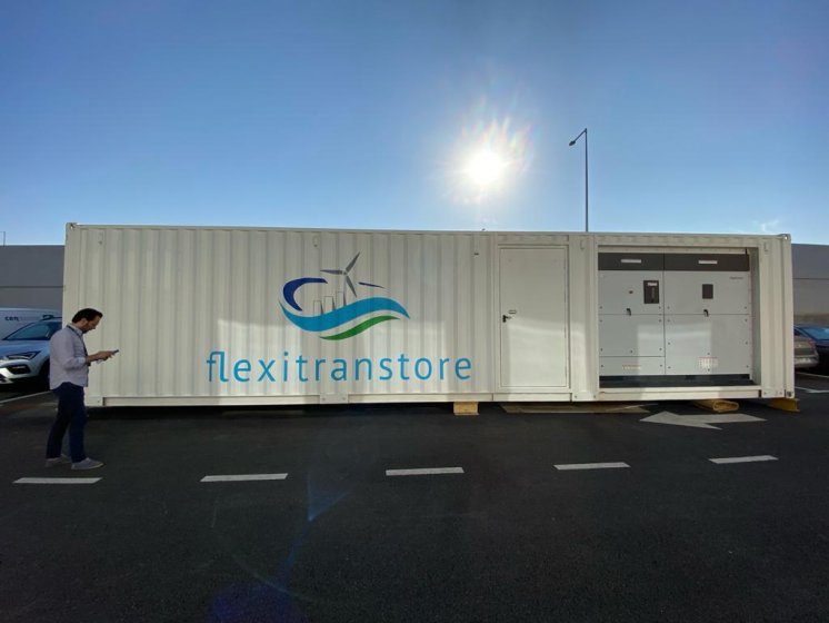 Rotulaci&oacute;n de contenedores container en vinilo de corte especial para CenSolutions en Dos Hermanas Sevilla.