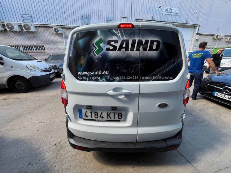 Rotulación de Furgoneta para Saind en Sevilla.