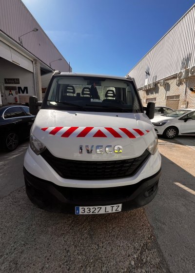 Rotulación de furgoneta en vinilo especial reflectante nivel 1 para mantenimiento de carreteras. Trabajos para UTE Tres caminos en Sevilla.