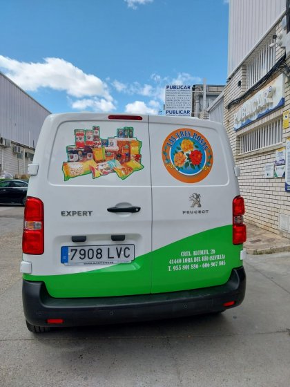 Rotulación de Furgoneta en vinilo fundido y fundido en impresión digital. Para Frutos Secos Alfer Sevilla 
