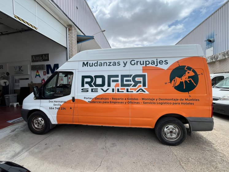 Rotulación de Furgoneta en vinilo fundido y fundido en impresión digital. Para Rofer en Dos Hermanas Sevilla.