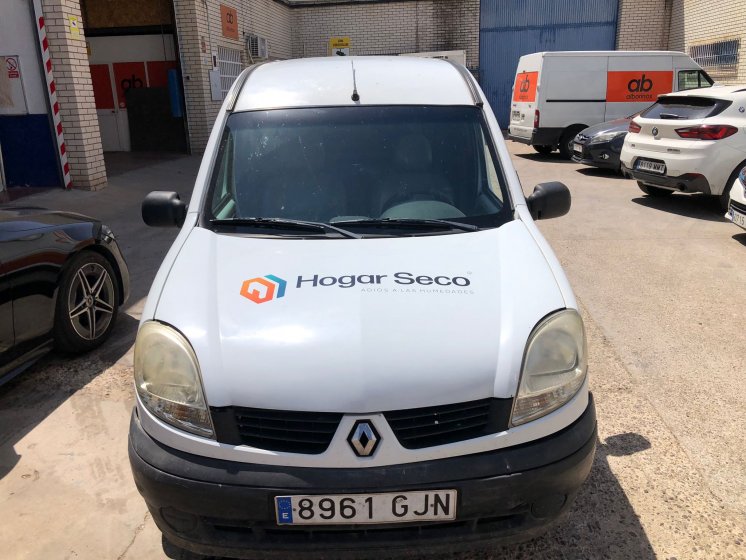 Rotulación de Furgoneta en vinilo fundido para Hogar Seco en Sevilla.