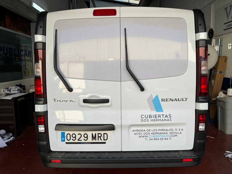 Rotulación de furgoneta en vinilo impreso y microperforado homologado para las ventanas. Trabajo para Cubiertas Dos Hermanas Sevilla.