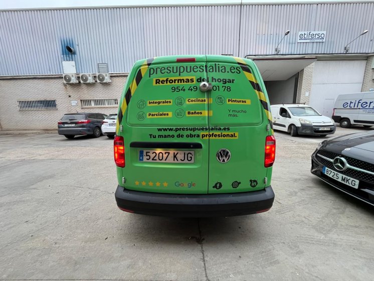 Rotulación integral de Volkswagen Caddy, con vinilos fundidos para Presupuestalia en Sevilla.