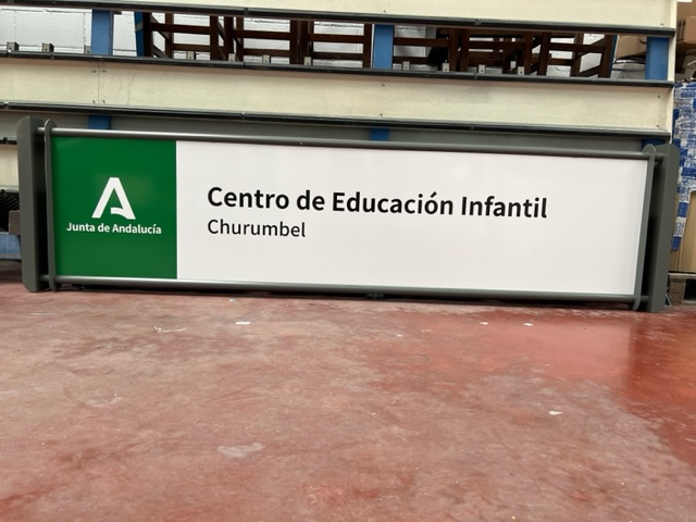 R&oacute;tulo Cartel homologado para Colegios e institutos P&uacute;blicos.