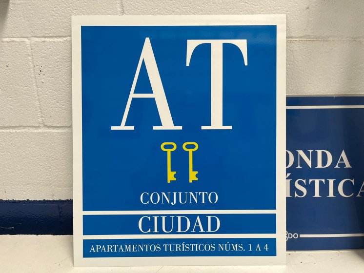 R&oacute;tulo Cartel Placas homologada apartamentos tur&iacute;sticos Ciudad