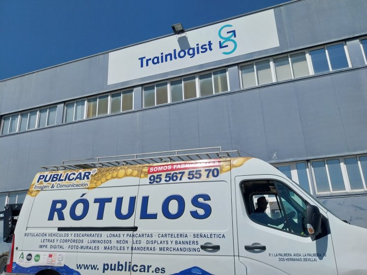 Rótulo en composite de base y letras recortadas y lacadas para Trainlogist en Dos Hermanas Sevilla.