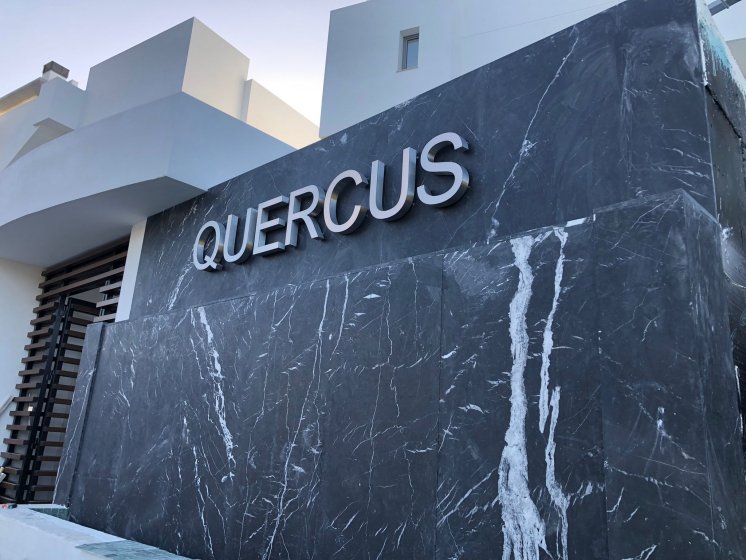 Rótulo en letras corpóreas de acero inoxidable. Trabajos para Construcciones Bonifacio Solis ne Málaga.