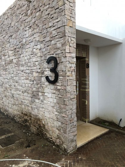 R&oacute;tulo letras corp&oacute;reas en en aluminio lacado. Para Construcciones Bonifacio Solis en M&aacute;laga.