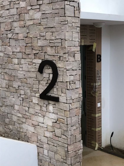 Rótulo letras corpóreas en en aluminio lacado. Para Construcciones Bonifacio Solis en Málaga.