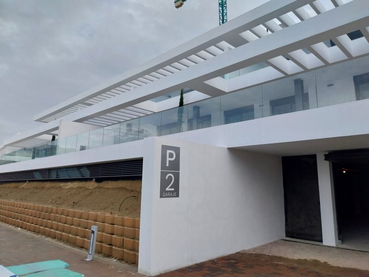 Rótulo letras corpóreas en en aluminio lacado. Para Construcciones Bonifacio Solis en Málaga.