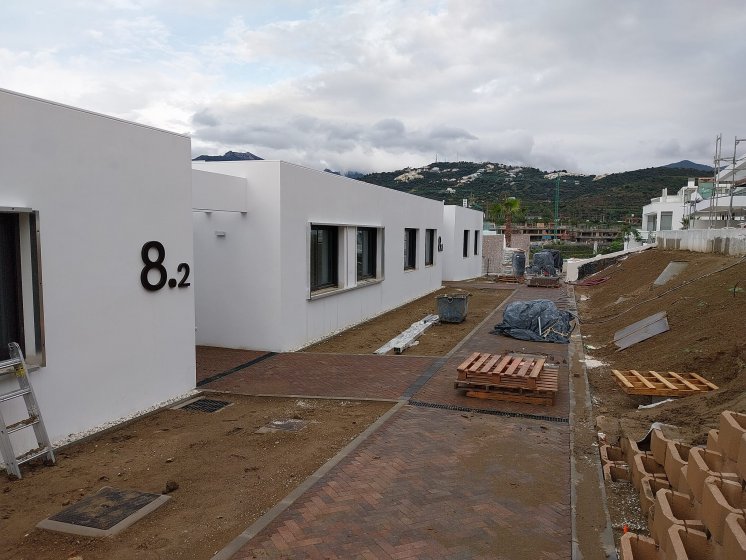 Rótulo letras corpóreas en en aluminio lacado. Para Construcciones Bonifacio Solis en Málaga.