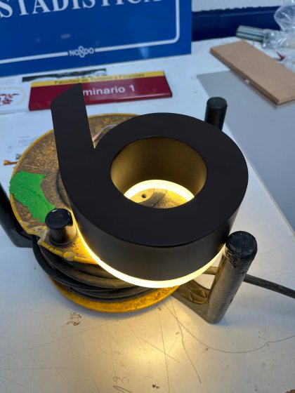 Rótulo número personalizado con luz para Bonifacio Solis en Málaga