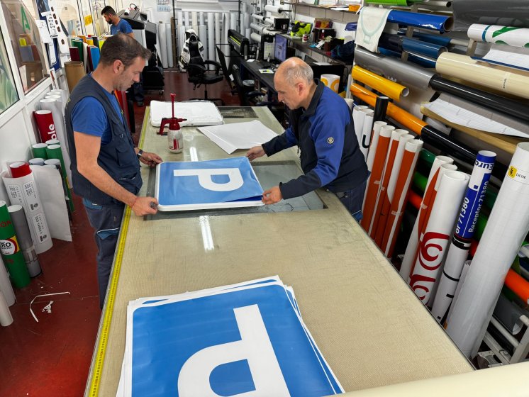 Se&ntilde;al S-17 + pictograma Parking tipo MOPU de 60 x 60 cm acabado normal 